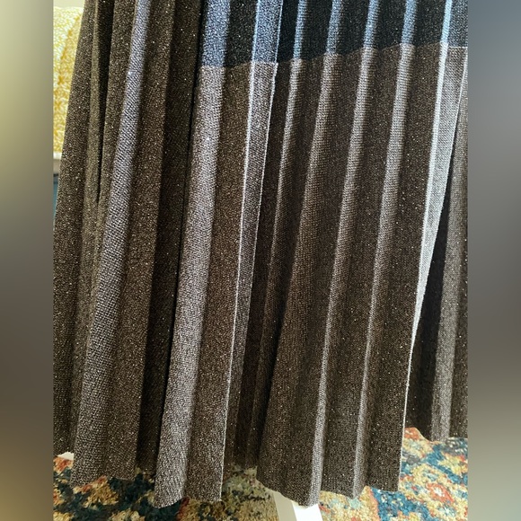 Molly Bracken , Pleated Midi skirt - Picture 4 of 4